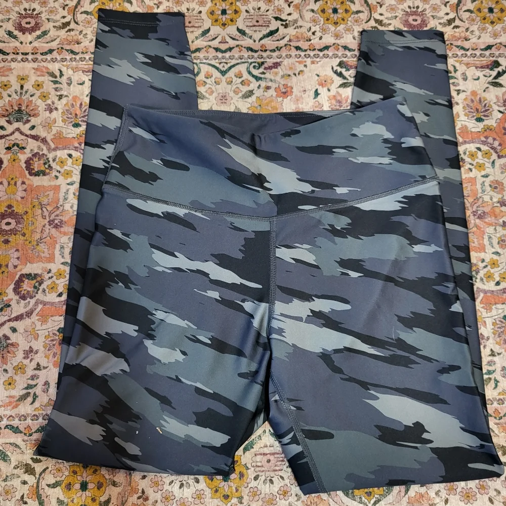 🌜 SOUL Camouflage Leggings Raised Silicone logo womens size S